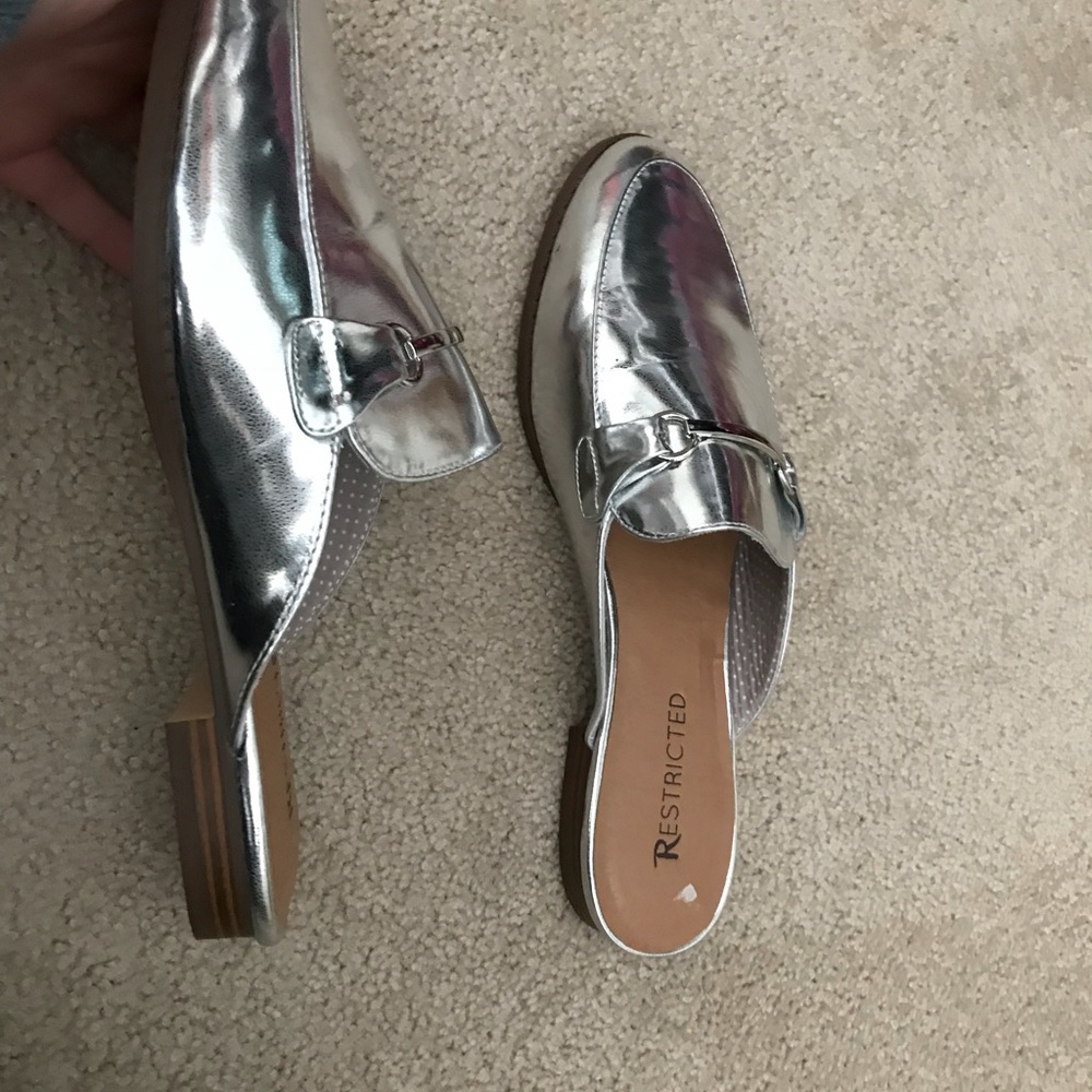 SHOES - Picture 3 of 3